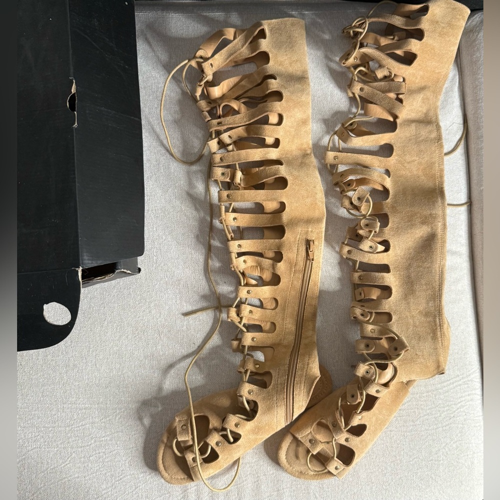 Fashion Nova Ready Set Go Gladiator Sandals – Beige | Size 6 - Picture 4 of 5